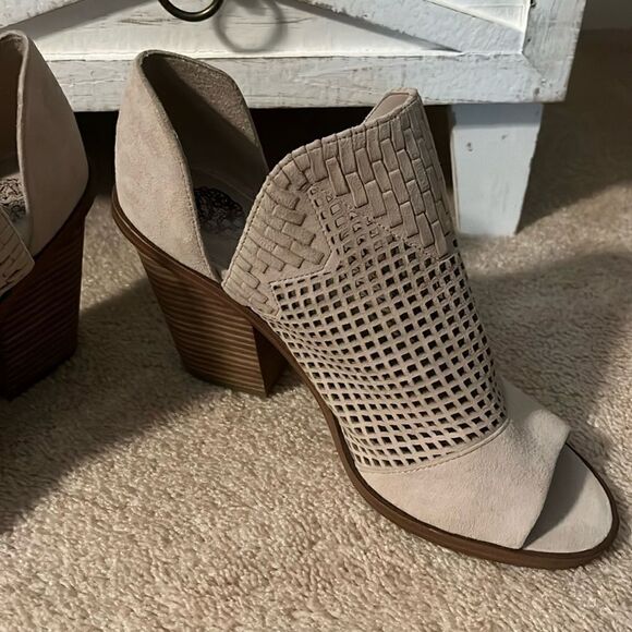 VINCE CAMUTO NWOT WOMEN’S SIZE 11 SHOES - Picture 4 of 7